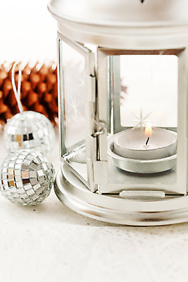 포토 JPG 해외이미지 디자인 계절 행복 별 리본 크리스마스 겨울 촛불 공 휴가 새로움 기념 사람없음 장식 빛 축제 희망 흰색 축하 인사 신용카드 눈송이 은색 야간 12월 연도 오브젝트 원뿔 해외202004 해외포토 자연요소 도형 기념일 감정 컬러 컨셉 초 눈_날씨 금융 예절 날짜 파일형식이미지허브 