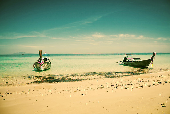포토 JPG 해외이미지 전통 아시아 모래 바다 섬 여행 교통시설 태국 자연 휴가 휴식 동양인 풍경 사람없음 야외 목재 물 여름 파란색 침묵 만 보트 꼬리 제비 석호 안다만 이국적 터키석 파라다이스 푸켓 많음 해외202004 해외포토 자연요소 나무 계절 나라 컬러 교통 컨셉 배_교통 재료 조류 인종 소리 보석 시설 생태계 파일형식 이미지허브