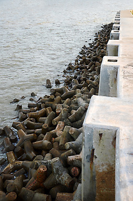 포토 JPG 해외이미지 선 벽 파도 바다 백그라운드 사다리 벽돌 새로움 안전 사람없음 야외 물 항구 힘 블록 바위 보호 큼 바리케이드 댐 묘사 부식 방파제 질감 예방 포트 무거움 고체 꼬투리 나루 단절 콘크리트 해외202004 해외포토 자연요소 공공시설 컨셉 교통시설 돌_바위 도구 무게 크기 파일형식 이미지허브