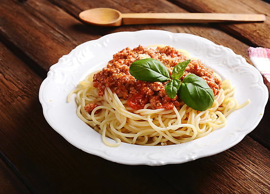 포토 JPG 해외이미지 전통 접시 디자인 음식 토마토 채소 치즈 새로움 파스타 건강 스파게티 육류 요리 사람없음 빨간색 초록색 식당 식사 이탈리아 소고기 신선 면 고명 맛 밀 지중해 허브 메뉴 반죽 서빙 토핑 레시피 바질 삶기 해외202004 해외포토 식물 식기 유럽 바다 컬러 컨셉 식재료 유제품 곡류 서양음식 상점 파일형식 이미지허브