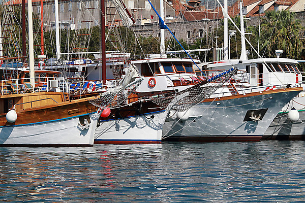 포토 JPG 해외이미지 유럽 바다 섬 여행 백그라운드 요트 건축양식 교통시설 하늘 휴가 항해 풍경 사람없음 건물 물 여름 파란색 도시풍경 탑 항구 도시 만 보트 크루즈 함선 포트 타운 크로아티아 스카이라인 다리찢기 옛날 해외202004 해외포토 자연요소 건축물 계절 건축 나라 컬러 교통 배_교통 모션 시설 파일형식 이미지허브