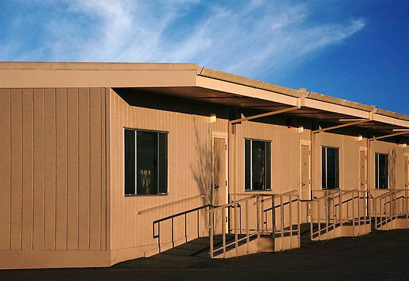 포토 JPG 해외이미지 구름 외관 계절 산업 백그라운드 패턴 건축양식 창문 학교 자연 하늘 외벽 풍경 사람없음 야외 건물 파란색 빛 햇빛 갈색 평화 맑음 흰색 휴대용 질감 부드러움 솜털 방갈로 내추럴 강렬 해외202004 해외포토 자연요소 건축물 교육 건축 벽 컬러 컨셉 무늬 숙소 날씨 태양 감각 오브젝트 생태계 파일형식 이미지허브