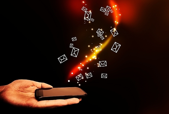 포토 JPG 해외이미지 손 컨셉 인터넷 비즈니스 통신 자연 하늘 모바일 봉투 사람없음 빨간색 스마트폰 컴퓨터 글로벌 숫자 디지털 스크린 흐름 터치 정보 잡기 메시지 연결 무선전화기 읽기 전자 다운로드 멀티미디어 문자메시지 해외202004 해외포토 문자 컬러 모션 신체부위 전자제품 핸드폰 스마트기기 전화기 생태계 파일형식 이미지허브