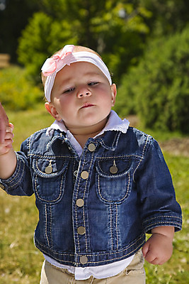 포토 JPG 해외이미지 모델 1 옷 행복 어린이 포즈 자연 한명 사람 야외 유행 기쁨 표현 아기 닫기 자르기 연도 묘사 걸음마 스타일 해외202004 해외포토 감정 모션 생태계 파일형식 이미지허브