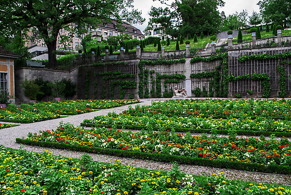 포토 JPG 해외이미지 나무 식물 디자인 공원 꽃 유럽 문화 여행 오렌지 자연 풍경 사람없음 빨간색 초록색 여름 컬러풀 조각상 노란색 정원 베이징 상록수 해외202004 해외포토 계절 공공시설 나라 컬러 과일 조형물 중국 생태계 파일형식 이미지허브
