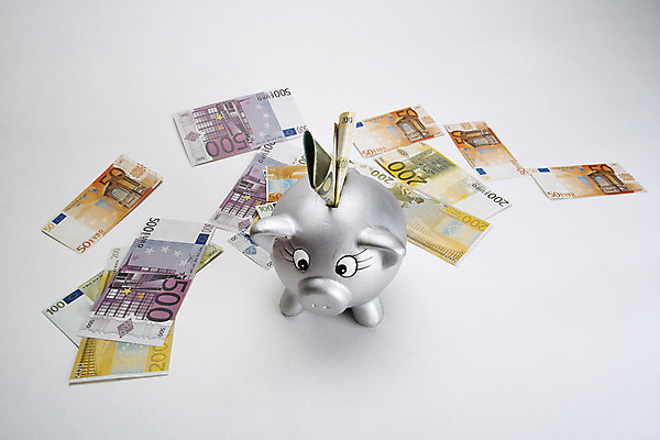 포토 JPG 해외이미지 돈 열쇠 사람없음 빨간색 저축 돼지저금통 계산기 절약 계산 문제 해외202004 해외포토 컬러 컨셉 문구용품 금융 장비 저금통 재산 파일형식 이미지허브