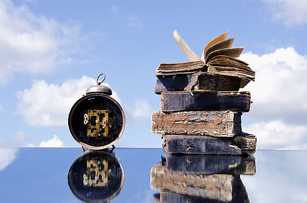 포토 JPG 해외이미지 종이 시계 백그라운드 컨셉 하늘 추상 사람없음 책 갈색 금속 성경 수확 골동품 공구 시간 역사 손목시계 향수 오브젝트 질감 복고 아날로그 타이머 그런지 마감 옛날 해외202004 해외포토 컬러 무늬 농업 장신구 종교용품 재질 화장품 도구 파일형식 이미지허브