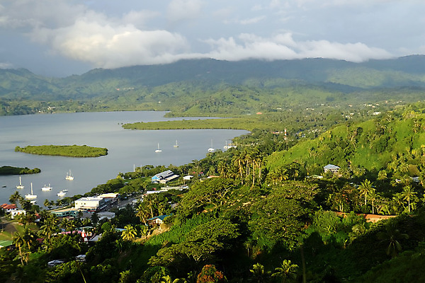 포토 JPG 해외이미지 바다 섬 여행 요트 하늘 열대 항해 안테나 풍경 사람없음 파란색 항구 만 보트 열대우림 언덕 태평양 포트 타운 남쪽 이국적 파라다이스 해외202004 해외포토 컬러 배_교통 통신 교통시설 도시 숲 방향 파일형식 이미지허브