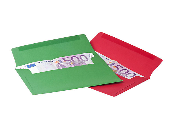 포토 JPG 해외이미지 돈 봉투 사람없음 빨간색 초록색 저축 유로 흰색 수익 뇌물 회계 월급 월 고립 해외202004 해외포토 컬러 금융 경제 날짜 재산 파일형식 이미지허브