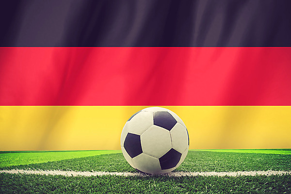 포토 JPG 해외이미지 스포츠 백그라운드 밭 축구공 독일 잔디 사람없음 컵 빨간색 초록색 세계 노란색 검은색 축구 경기장 게임 깃발 원형 모서리 정상 시작 머리위 지역 인공 해외202004 해외포토 도형 식물 식기 유럽 컬러 농업 공 축구용품 스포츠시설 놀이 구기 파일형식 이미지허브