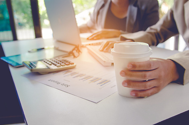 포토 JPG 해외이미지 직업 손 컨셉 생각 인터넷 통신 통계 탁자 회의 그래프 협력 아이디어 대화 사람 사람없음 금융 노트북 컴퓨터 글로벌 사무실 디지털 공책 업무 작업 비즈니스맨 네트워크 그룹 계획 토론 디자이너 분석 오브젝트 보고서 회계 거짓 다락방 마케팅 세미나 프로젝트 해외202004 해외포토 남자 가구 비즈니스 문구용품 말하기 신체부위 경제 전자제품 직장인 파일형식 이미지허브