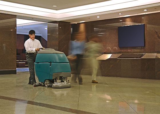 포토 JPG 해외이미지 전신 백인 직업 40대 비즈니스 바닥 실내 한명 사람 사무실 기계 장비 작업 복도 중앙 전문직 씻기 청소 바쁨 닦기 청소부 셀프 해외202004 해외포토 서양인 1 중년 모션 내부 청결 파일형식 이미지허브