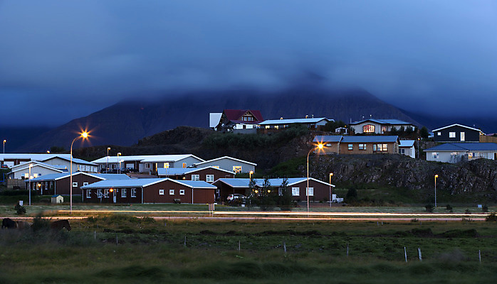 포토 JPG 해외이미지 구름 전통 외관 유럽 여행 자연 산 주택 아이슬란드 풍경 사람없음 야외 건물 여름 마을 침묵 야간 시골집 장면 북쪽 해외202004 해외포토 자연요소 건축물 계절 나라 소리 방향 생태계 파일형식 이미지허브