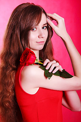 포토 JPG 해외이미지 백인 1 드레스 꽃 행복 유럽 분홍색 백그라운드 발렌타인데이 선물 사랑 한명 10대 빨간색 장미 갈색 유행 기쁨 흰색 잡기 파마 저녁 어깨 만족 팔 스타일 해외202004 해외포토 서양인 식물 헤어스타일 옷 감정 나라 컬러 모션 데이이벤트 청소년 사람 신체부위 야간 파일형식 이미지허브