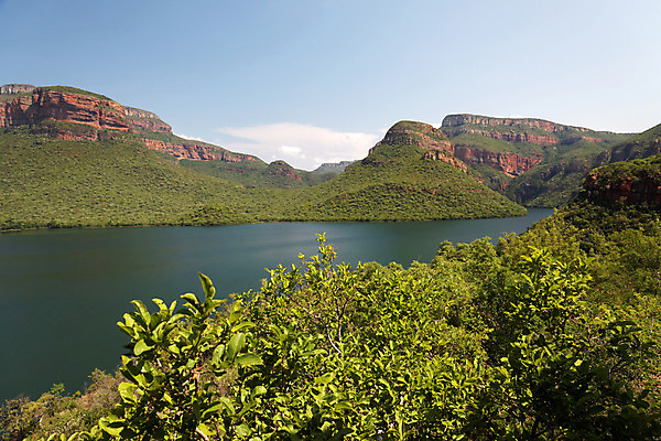 포토 JPG 해외이미지 나무 식물 구름 호수 백그라운드 자연 하늘 산 풍경 경사 사람없음 물 여름 파란색 평화 고요 시골 언덕 그림 암초 산악지대 그리너리 해외202004 해외포토 자연요소 계절 컬러 컨셉 생태계 파일형식 트랜드컬러 이미지허브