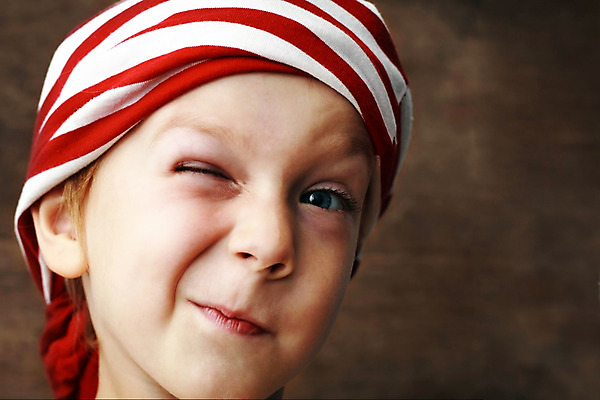 포토 JPG 해외이미지 백인 1 학생 응시 남자 얼굴 어린이 백그라운드 한명 사람 소년 가로 청춘 금발 머리 카메라 우주 흰색 어깨 슛 문학 히스패닉 해외202004 해외포토 서양인 헤어스타일 시선 컬러 컨셉 신체부위 전자제품 파일형식 이미지허브