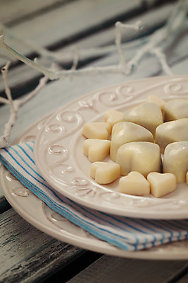 포토 JPG 해외이미지 모양 커플 기념일 음식 결혼 백그라운드 탁자 추상 휴가 디저트 발렌타인데이 사탕 선물 사랑 이벤트 사람없음 장식 세트 초콜릿 저녁식사 어둠 우유 수확 흰색 하트 시골 축하 대접 고급 달콤 맛 설탕 먹기 질감 충동구매 프로스팅 해외202004 해외포토 감정 컬러 가구 컨셉 무늬 농업 관계 모션 데이이벤트 유제품 쇼핑 식사 제빵 과소비 파일형식 이미지허브