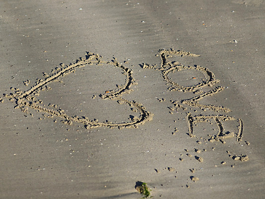 포토 JPG 해외이미지 모래 파도 섬 결혼 휴가 휴식 함께함 발렌타인데이 사랑 사람없음 평화 하트 뜨거움 그리기 가장자리 성자 열정 용서 8월 7월 낭만주의 해외202004 해외포토 모양 감정 종교 바다 컨셉 모션 데이이벤트 이벤트 날짜 둘레 파일형식 이미지허브