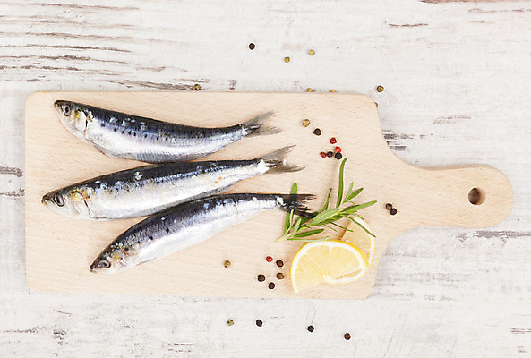 포토 JPG 해외이미지 스튜디오촬영 도마 어류 사람없음 신선 레몬 후추 고등어 로즈메리 해외202004 해외포토 과일 주방용품 실내 수중동물 허브 향신료 파일형식 이미지허브