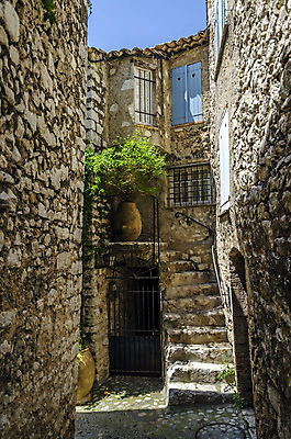 포토 JPG 해외이미지 꽃 유럽 여행 잎 건축양식 창문 휴가 주택 사람없음 건물 초록색 여름 파란색 문 계단 마을 프랑스 바위 중세 성자 지중해 그림 타운 단계 남쪽 프랑스어 옛날 줄서기 프로방스 해외202004 해외포토 식물 문자 건축물 계절 건축 나라 종교 바다 컬러 모션 돌_바위 도시 역사 방향 파일형식 이미지허브