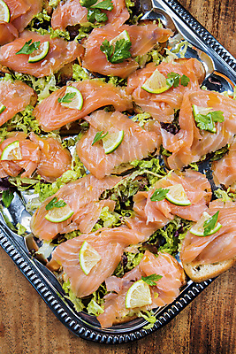 포토 JPG 해외이미지 접시 음식 빵 바다 분홍색 백그라운드 오렌지 샌드위치 어류 사람없음 빨간색 초록색 노란색 식당 식사 이탈리아 샐러드 흰색 신선 떨어짐 바게트 레몬 해산물 준비 상쾌 유기농 날것 서빙 라임 연어 훈제 점심식사 고립 해외202004 해외포토 식기 웰빙 감정 유럽 컬러 컨셉 과일 상점 수중동물 파일형식 이미지허브