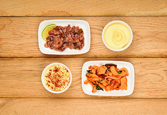 포토 JPG 해외이미지 전통 접시 음식 조각 2 고추 탁자 동양인 사람없음 목재 일본 식사 중국 샐러드 해산물 대나무 오징어 라임 문어 마요네즈 내추럴 해외202004 해외포토 나무 식기 아시아 가구 채소 과일 재료 연체동물 인종 수중동물 소스_음식 파일형식 이미지허브