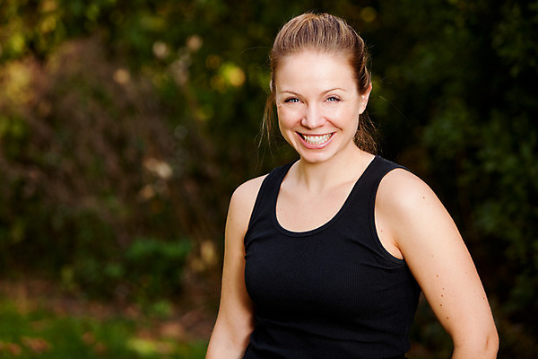 포토 JPG 해외이미지 백인 모델 라이프스타일 공원 여자 행복 자연 휴식 갈색머리 건강 피곤 한명 미소 사람 성인 야외 초록색 운동 기차 흰색 연습 싱글 단절 혼자 해외202004 해외포토 서양인 1 헤어스타일 공공시설 감정 육상교통 컬러 컨셉 대중교통 표정 생활 생태계 파일형식 이미지허브