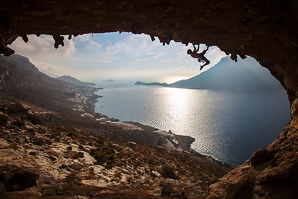 포토 JPG 해외이미지 주간 전신 구름 남자 실루엣 바다 하늘 매달리기 한명 성인 야외 옆모습 암벽 역광 암벽등반 암벽등반가 성인남자한명만 해외202004 해외포토 자연요소 1 뷰포인트 모션 촬영기법 사람 등산 남자한명만 성인남자만 파일형식 이미지허브