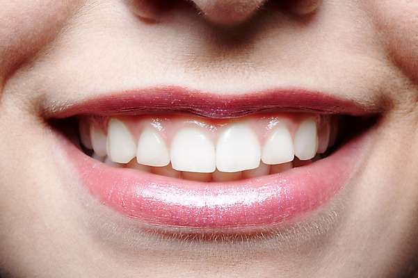 포토 JPG 해외이미지 백인 모델 1 여자 유럽 얼굴 한명 사람 유행 화장품 흰색 입 닫기 치아 입술 스타일 해외202004 해외포토 서양인 나라 컬러 모션 신체부위 뷰티 소화기관 파일형식 이미지허브