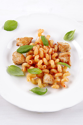 포토 JPG 해외이미지 전통 접시 음식 재료 파스타 나선형 건강 육류 요리 사람없음 목재 식사 이탈리아 흰색 지중해 국수 칼로리 바질 점심식사 해외202004 해외포토 나무 식기 유럽 바다 컬러 무늬 식재료 서양음식 면류 파일형식 이미지허브