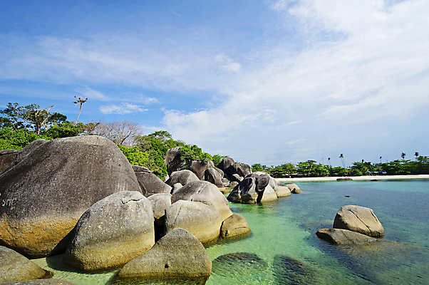 포토 JPG 해외이미지 구름 모래 파도 바다 섬 자연 하늘 휴가 풍경 사람없음 물 여름 파란색 맑음 만 장면 내추럴 수평선 해외202004 해외포토 자연요소 계절 컬러 날씨 생태계 파일형식 이미지허브