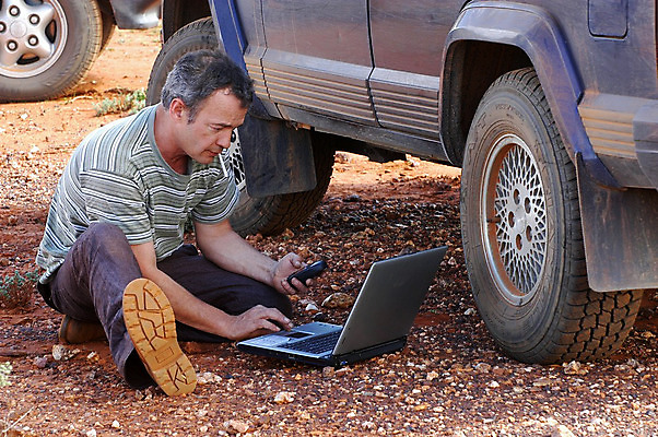 포토 JPG 해외이미지 라이프스타일 남자 길 스포츠 여행 포즈 지도 인터넷 통신 자국 자연 기술 한명 사람 야외 컴퓨터 여행객 디지털 스크린 장비 인공위성 자유 정보 네트워크 호주 계획 휴대용 방향 검색 전자 네비게이션 혁명 GPS 혼란 항해사 해외202004 해외포토 직업 1 컨셉 생활 전자제품 오세아니아 오브젝트 생태계 파일형식 이미지허브