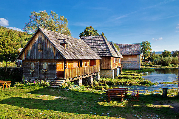 포토 JPG 해외이미지 나무 전통 공원 호수 건축양식 자연 하늘 주택 풍경 사람없음 야외 건물 목재 초록색 물 여름 파란색 강 농장 반사 평화 마을 환경 봄 흐름 시골 개울 역사 숲 시골집 크로아티아 방앗간 수목 옛날 해외202004 해외포토 자연요소 식물 건축물 계절 공공시설 건축 유럽 컬러 컨셉 농업 재료 생태계 파일형식 이미지허브
