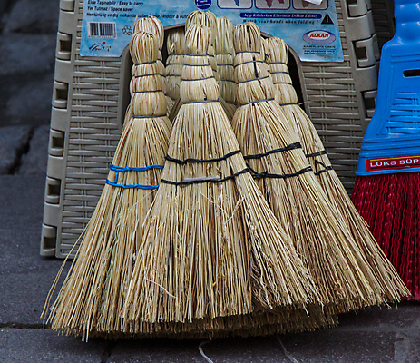 포토 JPG 해외이미지 가사 가정 주택 사람없음 붓 위생 빗자루 청소 먼지 밀짚 청소부 쓸기 위생관리 정리함 해외202004 해외포토 직업 관리 건물 짚 청소도구 파일형식 이미지허브