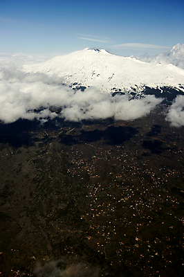 포토 JPG 해외이미지 구름 하늘 산 안테나 사람없음 파란색 이탈리아 화산 해외202004 해외포토 자연요소 유럽 컬러 통신 파일형식 이미지허브