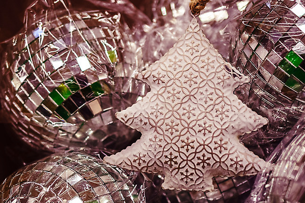 포토 JPG 해외이미지 나무 전통 계절 행복 크리스마스 겨울 곰 눈사람 휴가 새로움 새해 수염 선물 사람없음 장식 빨간색 장난감 산타클로스 목도리 기쁨 흰색 축하 12월 기적 고립 클라우스 해외202004 해외포토 식물 동물 잡화 기념일 감정 컬러 컨셉 포유류 날짜 파일형식 이미지허브