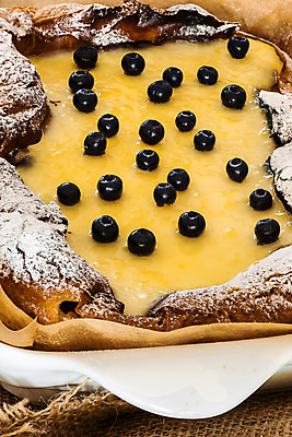 포토 JPG 해외이미지 접시 종이 음식 백그라운드 탁자 디저트 요리 사람없음 목재 갈색 케이크 초콜릿 얼음 흰색 신선 달콤 맛 가루 설탕 굽기 가득함 크림 블루베리 퍼프 푸딩 프랑스어 양피지 캐서롤 페스츄리 해외202004 해외포토 자연요소 나무 문자 식기 빵 컬러 가구 컨셉 과일 재료 용기_그릇 구이 파일형식 이미지허브