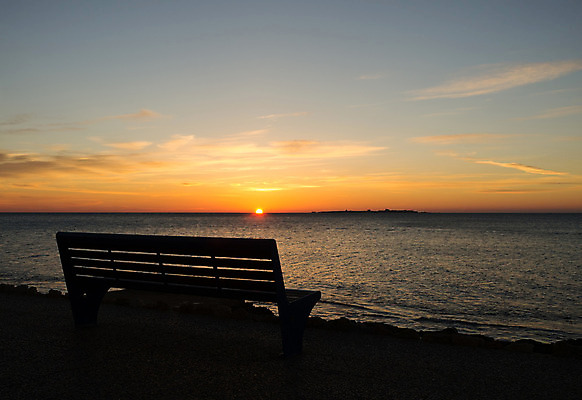 포토 JPG 해외이미지 유럽 벤치 풍경 사람없음 가로 야자수 일출 침묵 일몰 산책로 스페인 지중해 알리칸테 카피스페이스 해외202004 해외포토 나무 나라 길 바다 의자 노을 소리 공백 파일형식 이미지허브