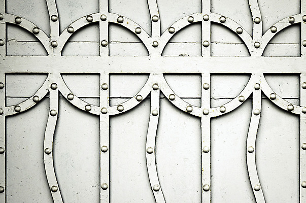 포토 JPG 해외이미지 디자인 백그라운드 패턴 곡선 건축양식 날씨 추상 주택 미술 사람없음 건물 장식 문 금속 정원 검은색 회색 수확 골동품 흰색 철 묘사 부식 질감 복고 대문 그런지 옛날 철강 해외202004 해외포토 건축물 건축 선 컬러 무늬 농업 재질 문화예술 파일형식 이미지허브