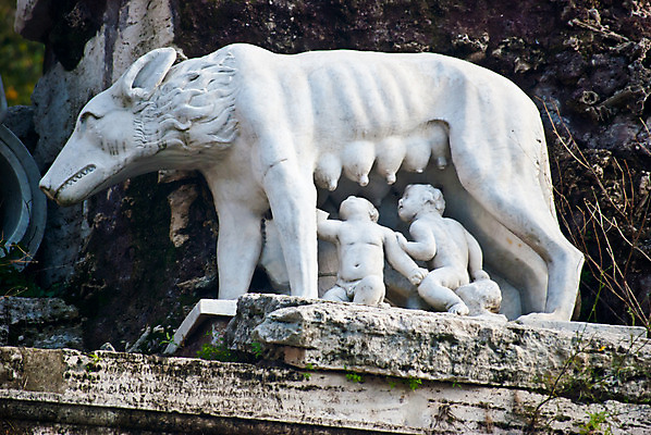 포토 JPG 해외이미지 동물 아이콘 여자 유럽 어린이 조각 엄마 미술 소년 사람없음 조각상 이탈리아 회색 우유 아기 역사 핥기 로마 가슴 먹여주기 쌍둥이 심볼 사인 형제 신화 늑대 국회 로마인 옛날 전설 해외202004 해외포토 남자 나라 컬러 포유류 가족 모션 문화예술 유제품 사람 인종 신체부위 조형물 먹기 파일형식 이미지허브