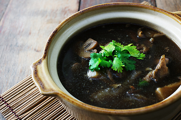 포토 JPG 해외이미지 전통 접시 아시아 문화 음식 백그라운드 채소 뼈 육류 돼지고기 요리 동양인 사람없음 식사 중국 흰색 뜨거움 맛 수프 냄비 허브 동쪽 갈비뼈 점심식사 인기 해외202004 해외포토 식물 식기 나라 컬러 컨셉 식재료 인종 솥 방향 파일형식 이미지허브