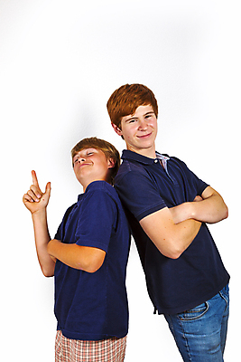 포토 JPG 해외이미지 백인 학생 남자 행복 감정 얼굴 어린이 가족 청소년 사랑 서기 웃음 사람 소년 두명 10대 기쁨 흰색 자신감 가득함 피부 형제 긍정 개성 길이 빨간머리 여드름 고립 사춘기 섬광 심각 지능 해외202004 해외포토 서양인 헤어스타일 컬러 컨셉 관계 모션 표정 신체부위 파일형식 이미지허브