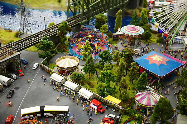 포토 JPG 해외이미지 자동차 사람없음 장난감 놀이공원 미니어처 도시 오브젝트 해외202004 해외포토 육상교통 모형 테마파크 파일형식 이미지허브