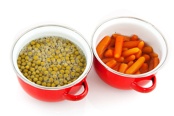 포토 JPG 해외이미지 음식 가사 주택 요리 사람없음 빨간색 금속 주방 식당 식사 당근 장비 냄비 준비 고립 꼬투리 해외202004 해외포토 컬러 재질 뿌리채소 건물 상점 솥 파일형식 이미지허브