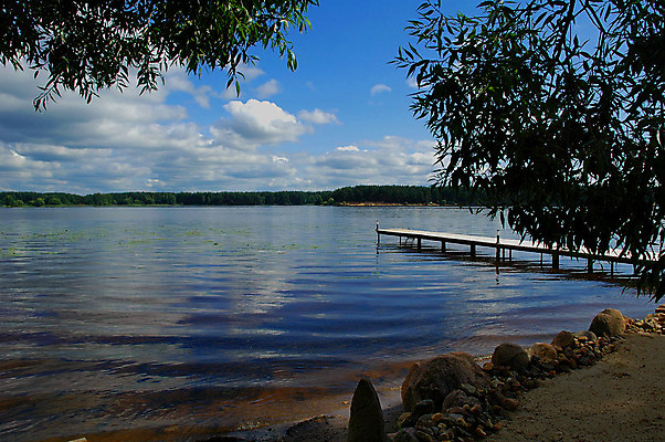 포토 JPG 해외이미지 구름 모래 잎 하늘 거리 잔디 사람없음 목재 물 여름 파란색 강 반사 침묵 러시아 점토 지역 내추럴 땅바닥 잔물결 수평선 해외202004 해외포토 자연요소 나무 식물 계절 유럽 물결 컬러 재료 바닥 소리 파일형식 이미지허브