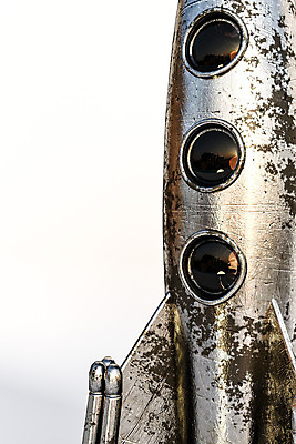 포토 JPG 해외이미지 과학 여행 백그라운드 컨셉 일러스트 미래 사람없음 빨간색 장난감 3D 우주 금속 로켓 우주비행사 흰색 은색 미사일 우주선 속도 시작 복고 만들기 공상 고립 해외202004 해외포토 컬러 모션 재질 디지털합성 파일형식 이미지허브