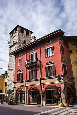 포토 JPG 해외이미지 외관 호수 건축양식 거리 아파트 주택 미술 사람없음 야외 건물 빨간색 세로 컬러풀 마을 상점 이탈리아 센터 역사 작음 대리석 옛날 해외202004 해외포토 건축물 건축 유럽 컬러 재료 문화예술 크기 파일형식 이미지허브