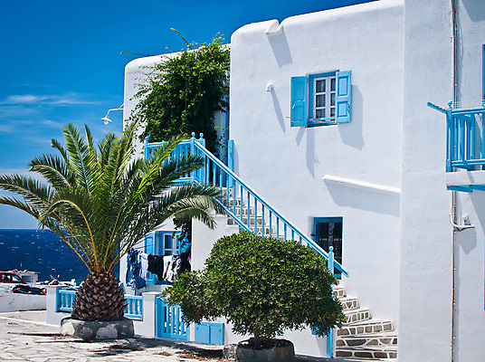 포토 JPG 해외이미지 섬 여행 건축양식 창문 하늘 휴가 거리 아파트 주택 사람없음 파란색 햇빛 여행객 맑음 침묵 봄 발코니 흰색 보행로 지중해 빌라 그리스 좁은 타운 산토리니 단계 그리스인 대여 렌탈 해외202004 해외포토 서양인 계절 건축 유럽 길 바다 컬러 날씨 사람 건물 태양 소리 도시 파일형식 이미지허브