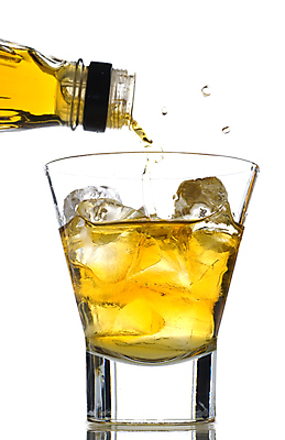 포토 JPG 해외이미지 한잔 사람없음 노란색 붓기 위스키 해외202004 해외포토 1 컬러 모션 주류 파일형식 이미지허브