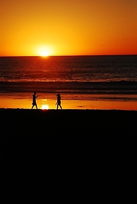포토 JPG 해외이미지 구름 커플 모래 하늘 휴가 사람 사람없음 야외 물 평화 일출 침묵 일몰 서핑 해외202004 해외포토 자연요소 컨셉 관계 노을 소리 수상스포츠 파일형식 이미지허브